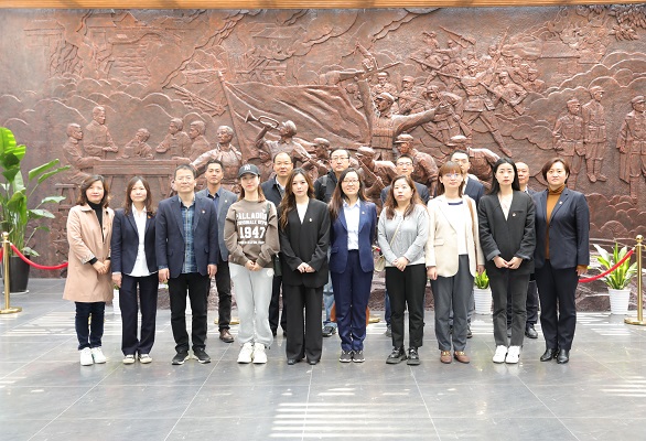 本部第一、二黨支部聯(lián)合開(kāi)展主題黨日活動(dòng)